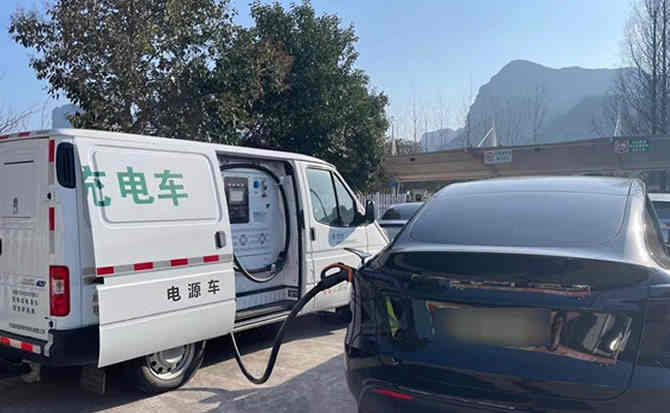 宝兴汽车搭电